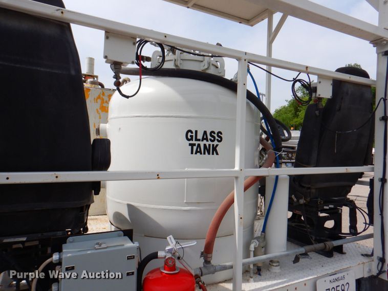 image for item DP4167 2008 GMC W5500HD  paint striping truck