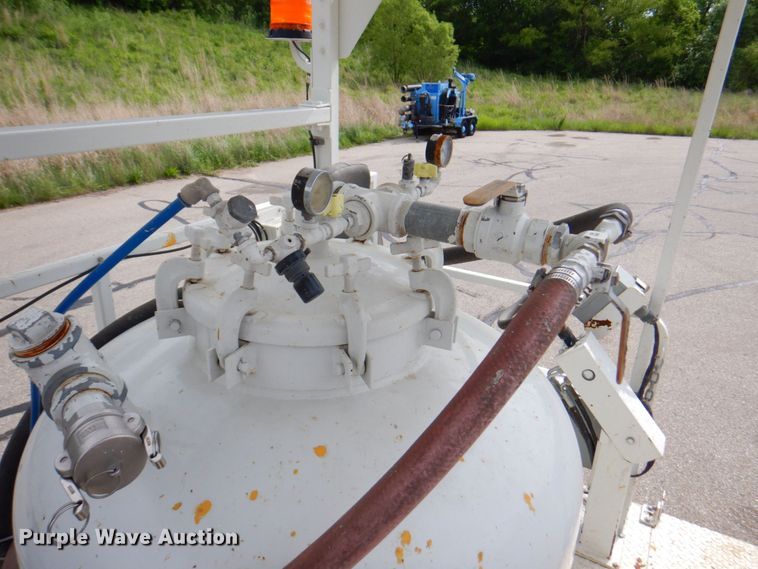 image for item DP4167 2008 GMC W5500HD  paint striping truck