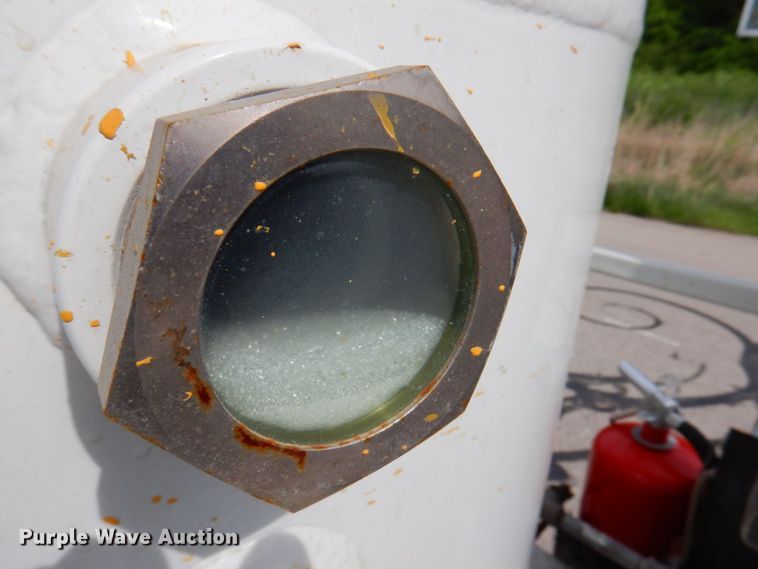 image for item DP4167 2008 GMC W5500HD  paint striping truck