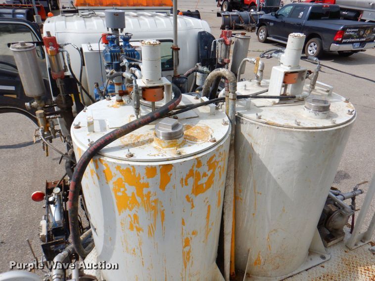 image for item DP4167 2008 GMC W5500HD  paint striping truck