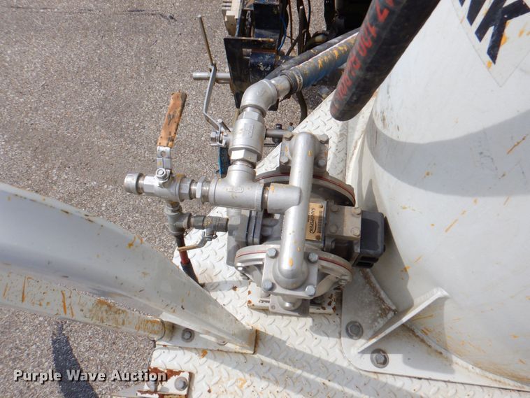 image for item DP4167 2008 GMC W5500HD  paint striping truck