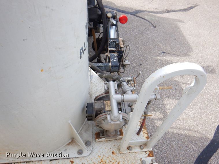 image for item DP4167 2008 GMC W5500HD  paint striping truck