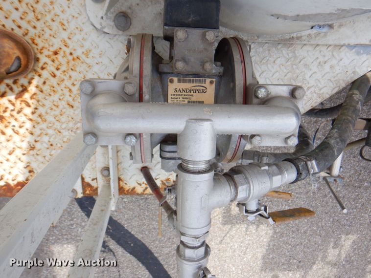 image for item DP4167 2008 GMC W5500HD  paint striping truck