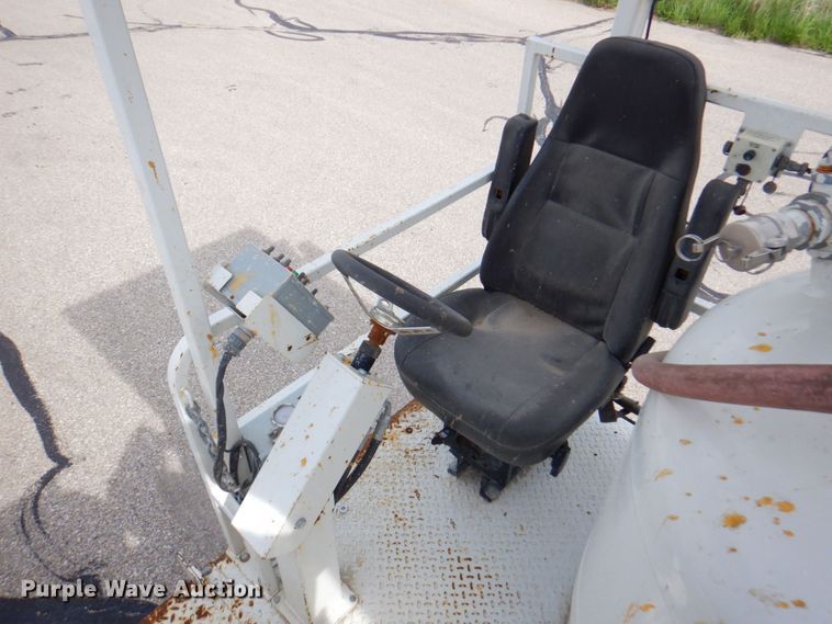 image for item DP4167 2008 GMC W5500HD  paint striping truck