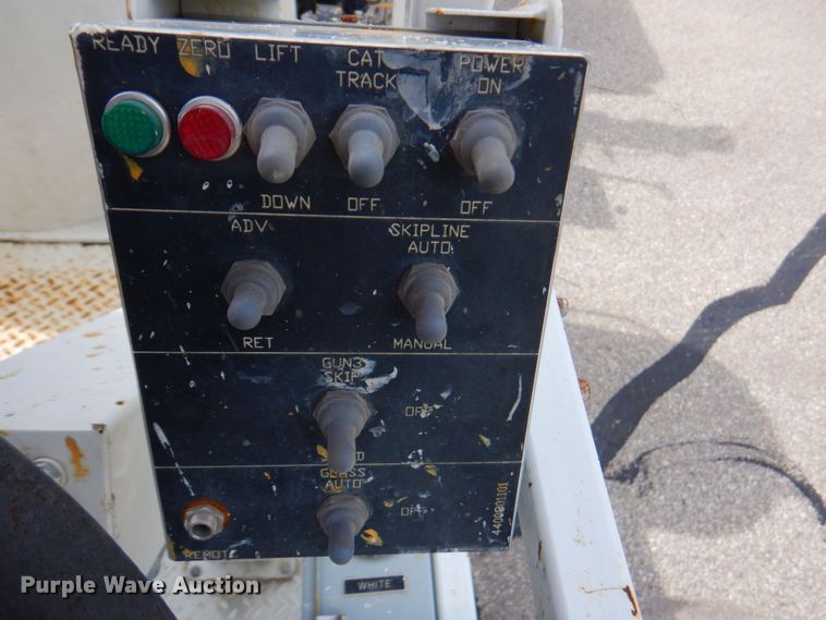 image for item DP4167 2008 GMC W5500HD  paint striping truck