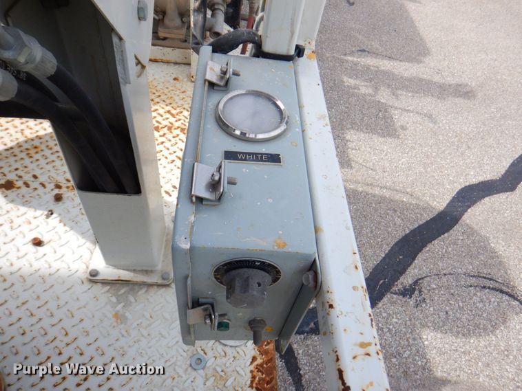 image for item DP4167 2008 GMC W5500HD  paint striping truck