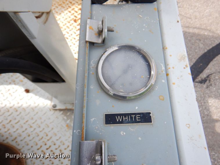 image for item DP4167 2008 GMC W5500HD  paint striping truck