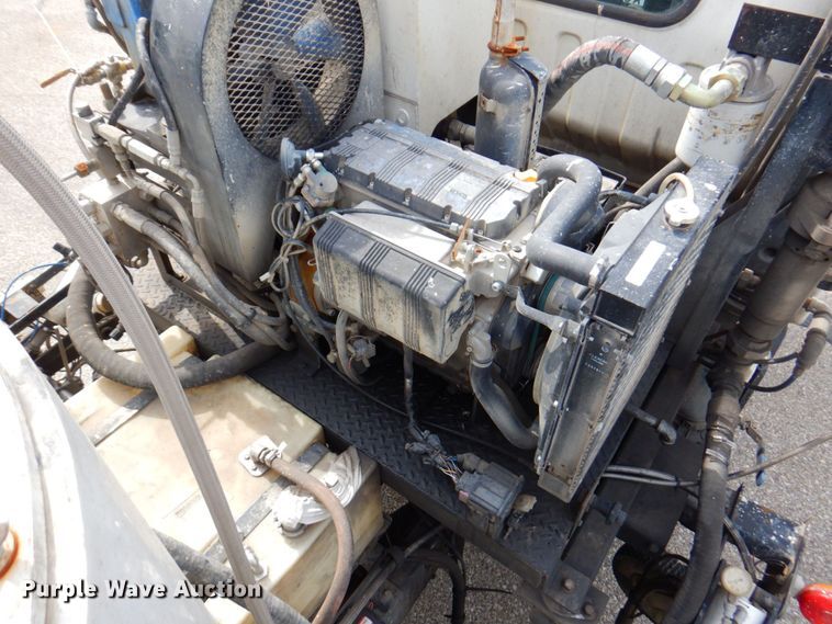 image for item DP4167 2008 GMC W5500HD  paint striping truck