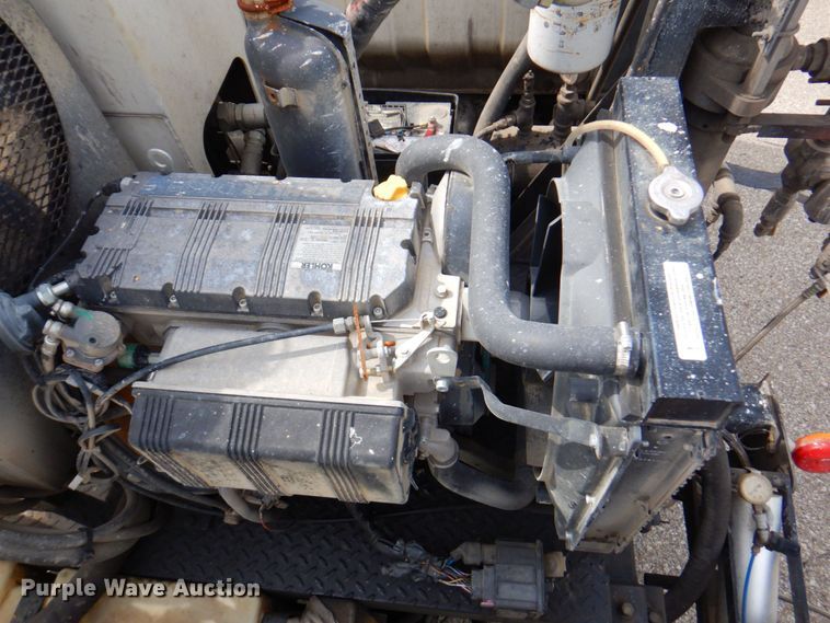 image for item DP4167 2008 GMC W5500HD  paint striping truck