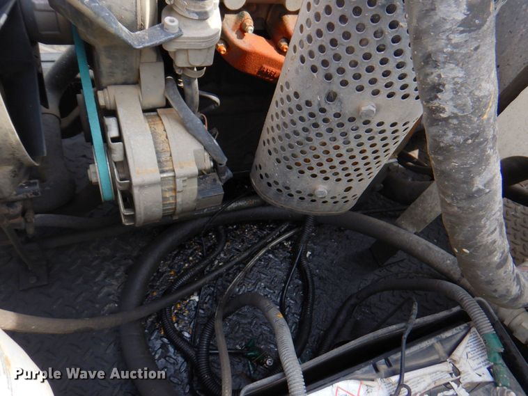 image for item DP4167 2008 GMC W5500HD  paint striping truck