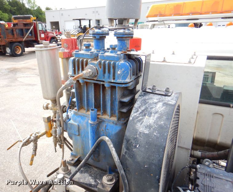 image for item DP4167 2008 GMC W5500HD  paint striping truck