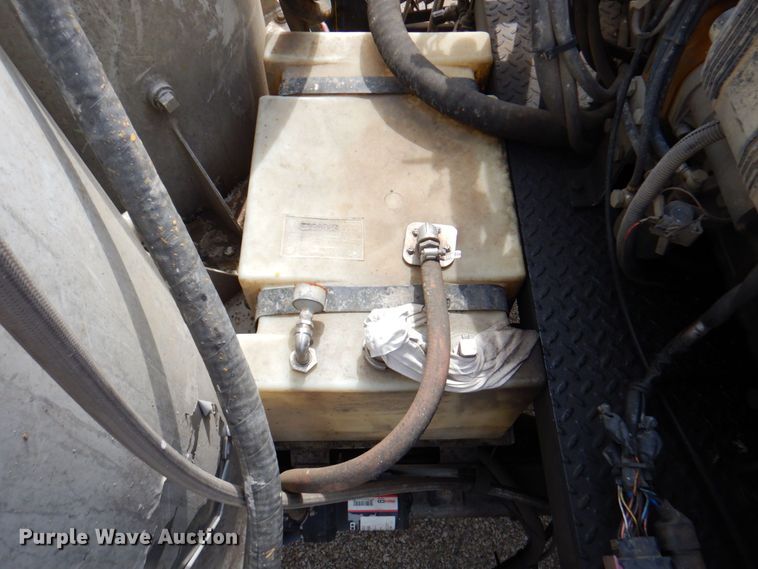 image for item DP4167 2008 GMC W5500HD  paint striping truck