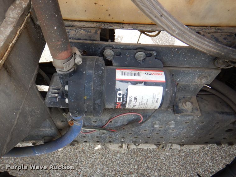 image for item DP4167 2008 GMC W5500HD  paint striping truck