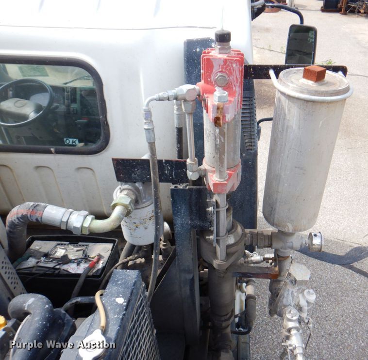 image for item DP4167 2008 GMC W5500HD  paint striping truck