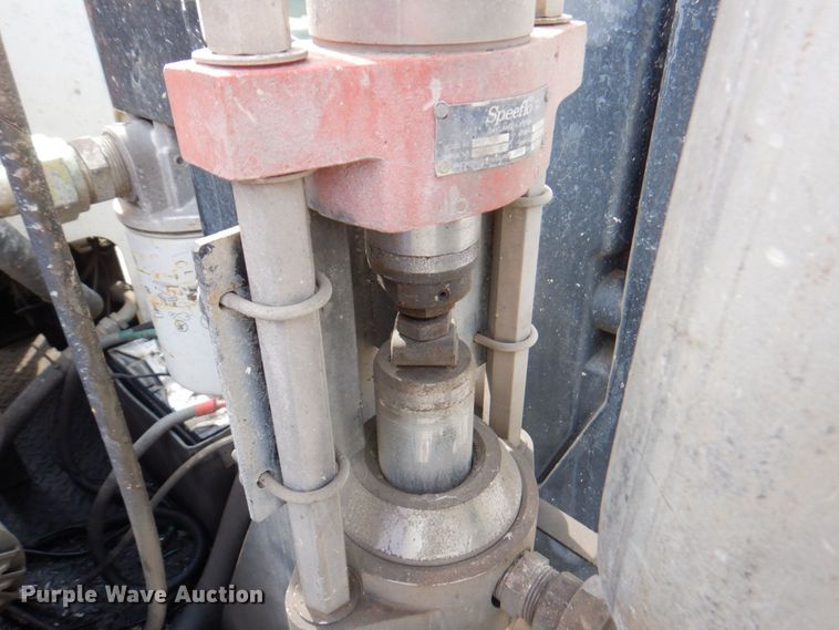 image for item DP4167 2008 GMC W5500HD  paint striping truck