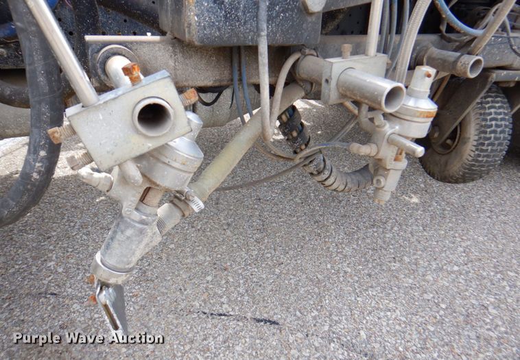 image for item DP4167 2008 GMC W5500HD  paint striping truck