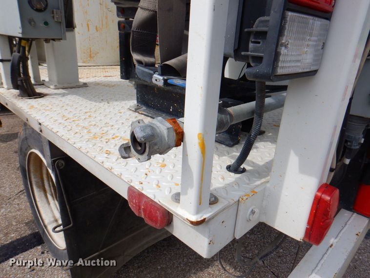 image for item DP4167 2008 GMC W5500HD  paint striping truck