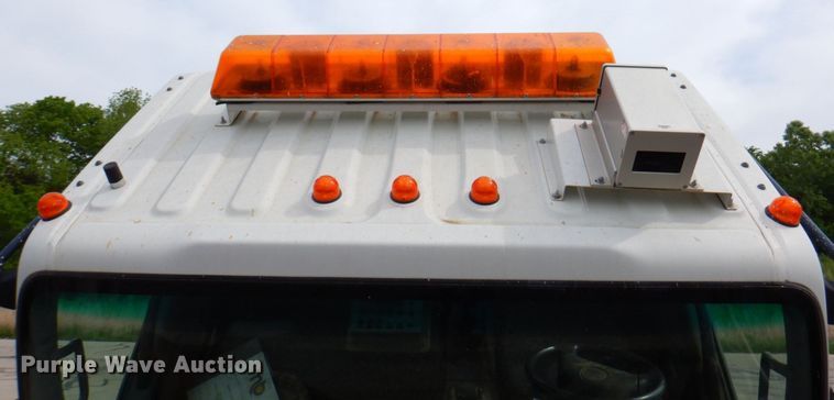 image for item DP4167 2008 GMC W5500HD  paint striping truck