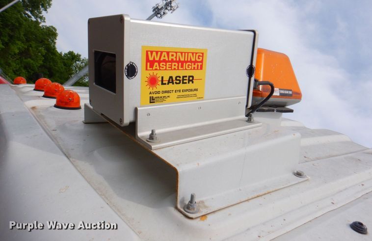 image for item DP4167 2008 GMC W5500HD  paint striping truck