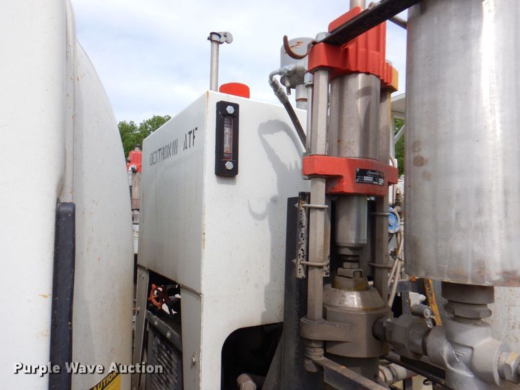 image for item DP4167 2008 GMC W5500HD  paint striping truck