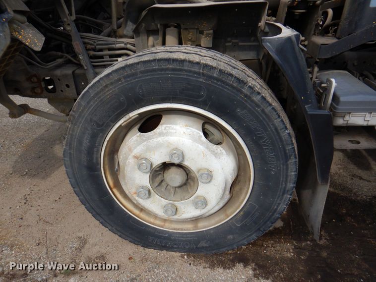 image for item DP4167 2008 GMC W5500HD  paint striping truck