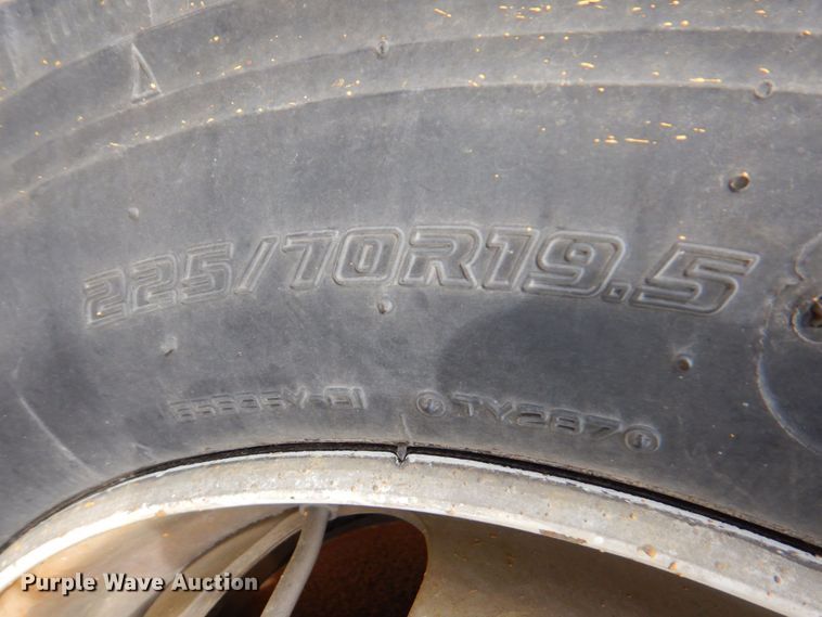 image for item DP4167 2008 GMC W5500HD  paint striping truck