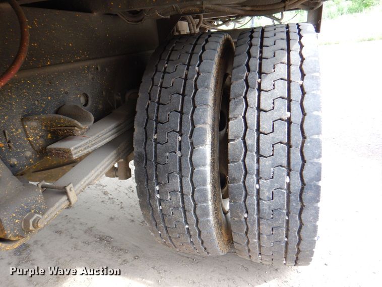 image for item DP4167 2008 GMC W5500HD  paint striping truck