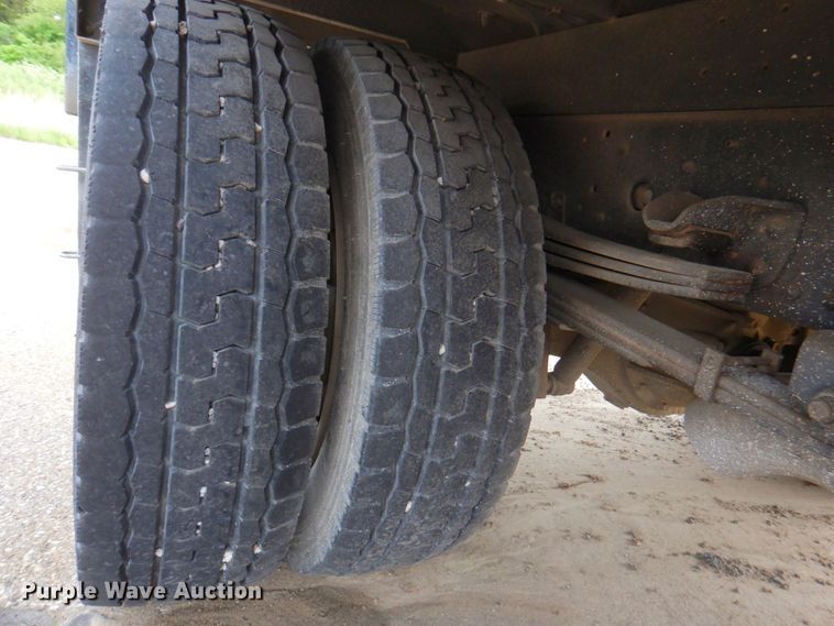 image for item DP4167 2008 GMC W5500HD  paint striping truck