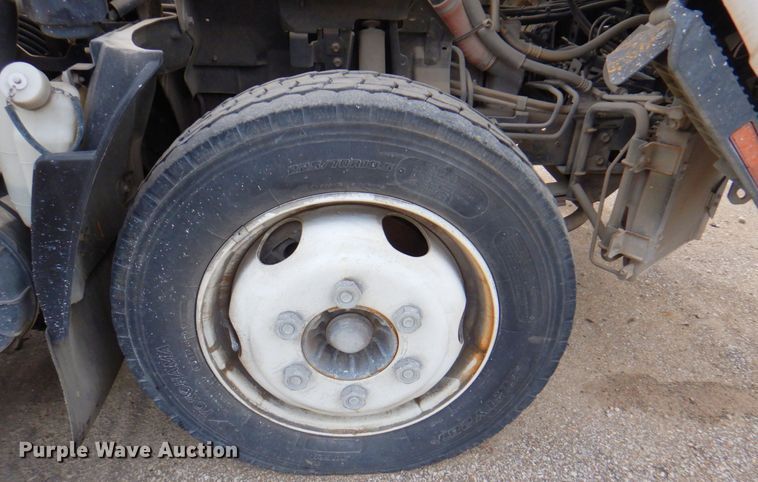 image for item DP4167 2008 GMC W5500HD  paint striping truck