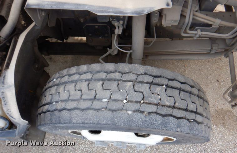 image for item DP4167 2008 GMC W5500HD  paint striping truck