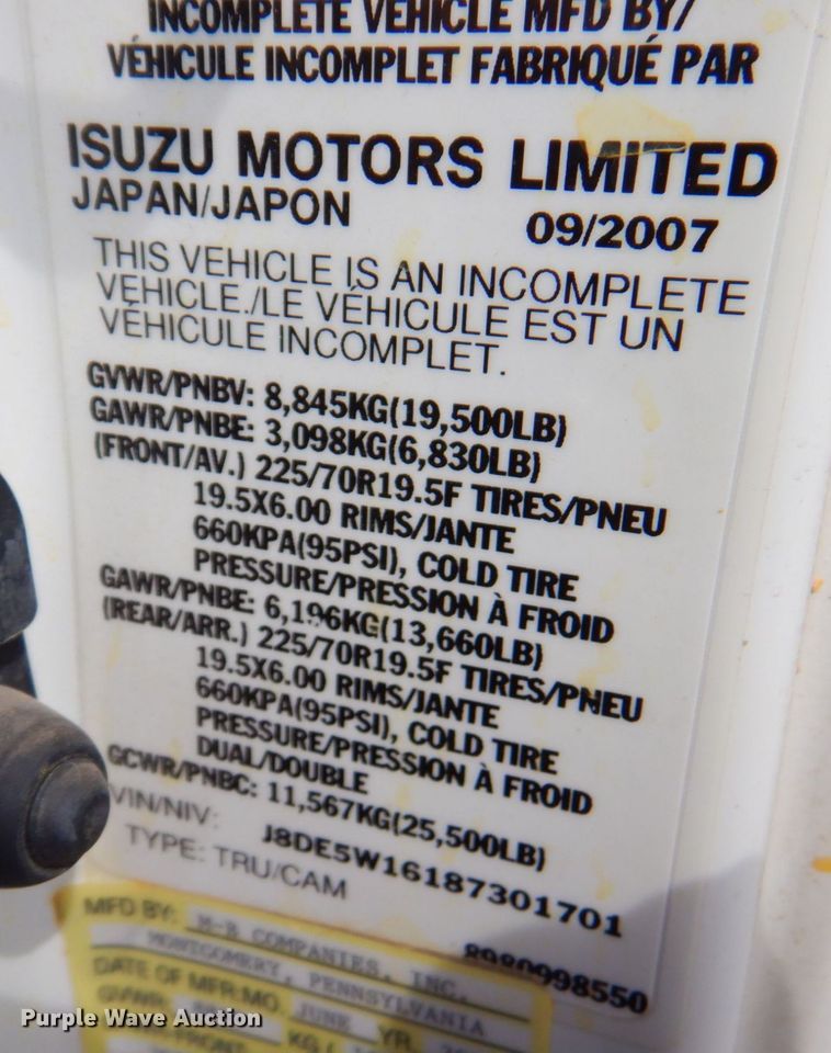 image for item DP4167 2008 GMC W5500HD  paint striping truck