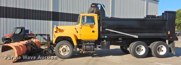 image for item DP4678 1995 Ford LT8000  dump truck