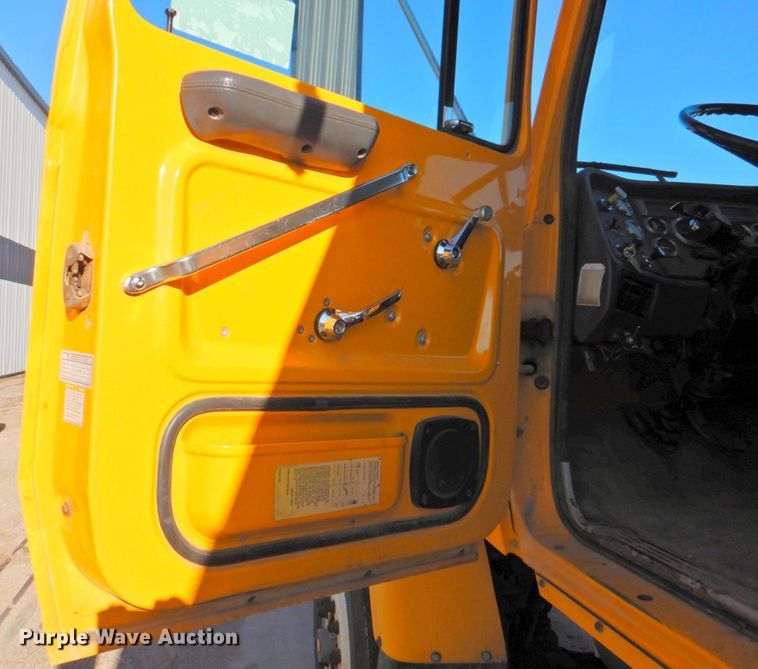 image for item DP4678 1995 Ford LT8000  dump truck