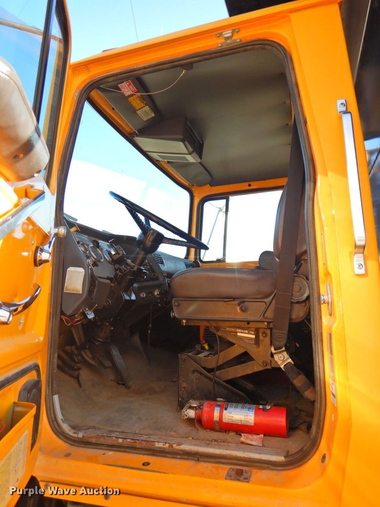 image for item DP4678 1995 Ford LT8000  dump truck