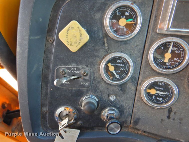 image for item DP4678 1995 Ford LT8000  dump truck