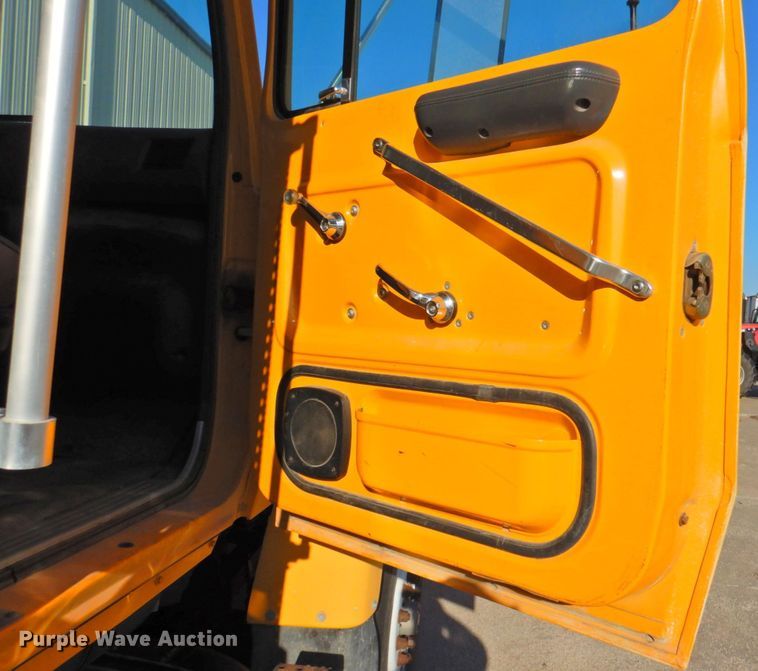 image for item DP4678 1995 Ford LT8000  dump truck