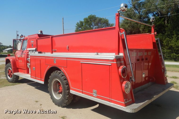 image for item HU9435 1972 International 1700  pumper fire truck