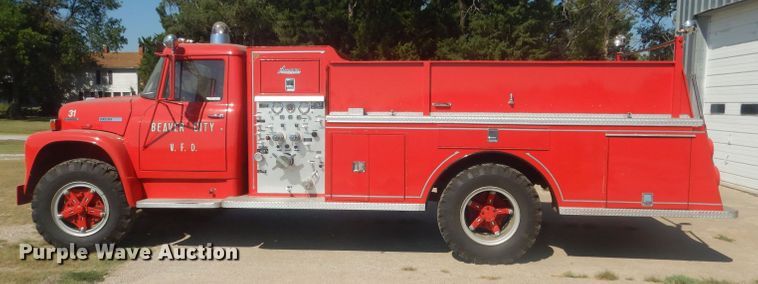 image for item HU9435 1972 International 1700  pumper fire truck