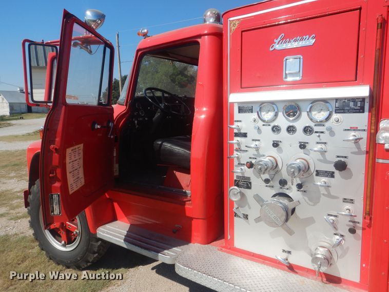 image for item HU9435 1972 International 1700  pumper fire truck
