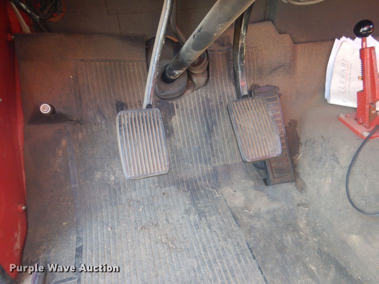 image for item HU9435 1972 International 1700  pumper fire truck