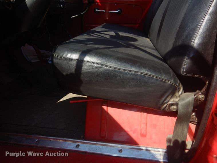 image for item HU9435 1972 International 1700  pumper fire truck