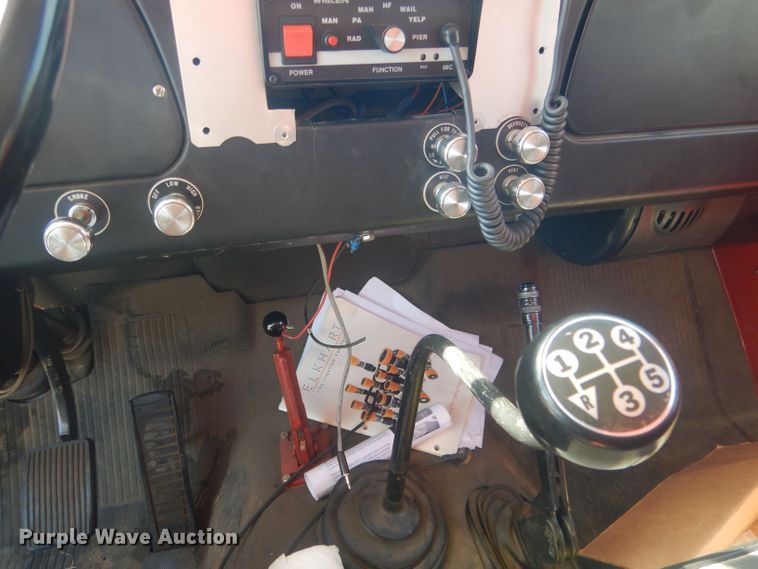 image for item HU9435 1972 International 1700  pumper fire truck