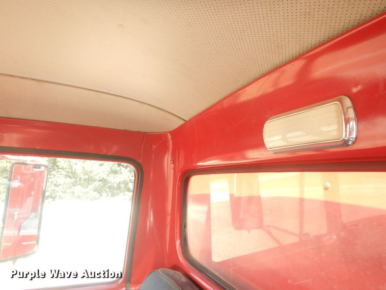 image for item HU9435 1972 International 1700  pumper fire truck