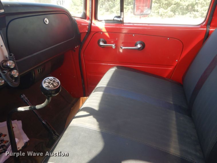 image for item HU9435 1972 International 1700  pumper fire truck