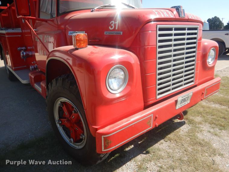 image for item HU9435 1972 International 1700  pumper fire truck