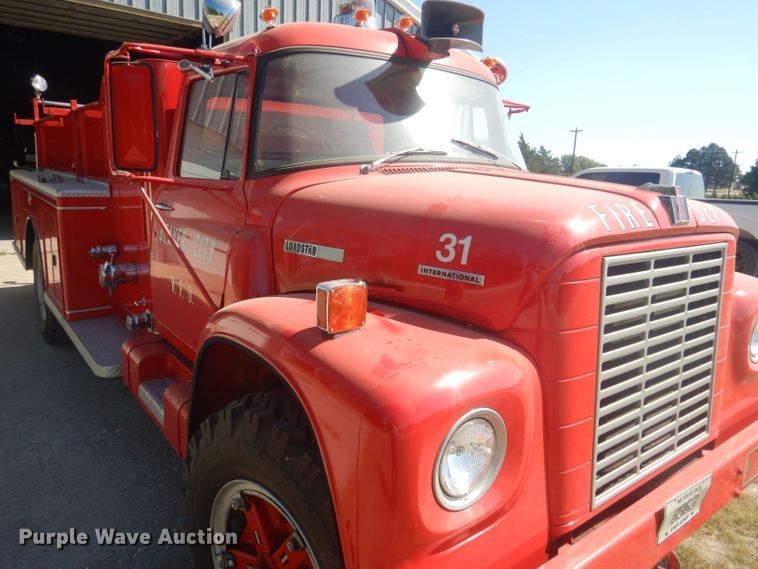 image for item HU9435 1972 International 1700  pumper fire truck