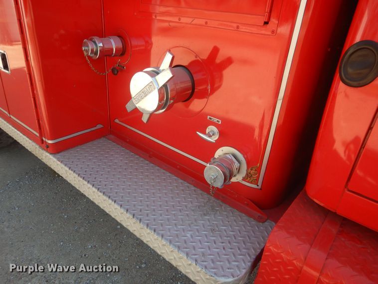 image for item HU9435 1972 International 1700  pumper fire truck