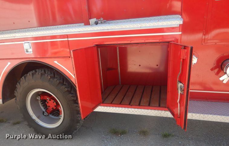 image for item HU9435 1972 International 1700  pumper fire truck