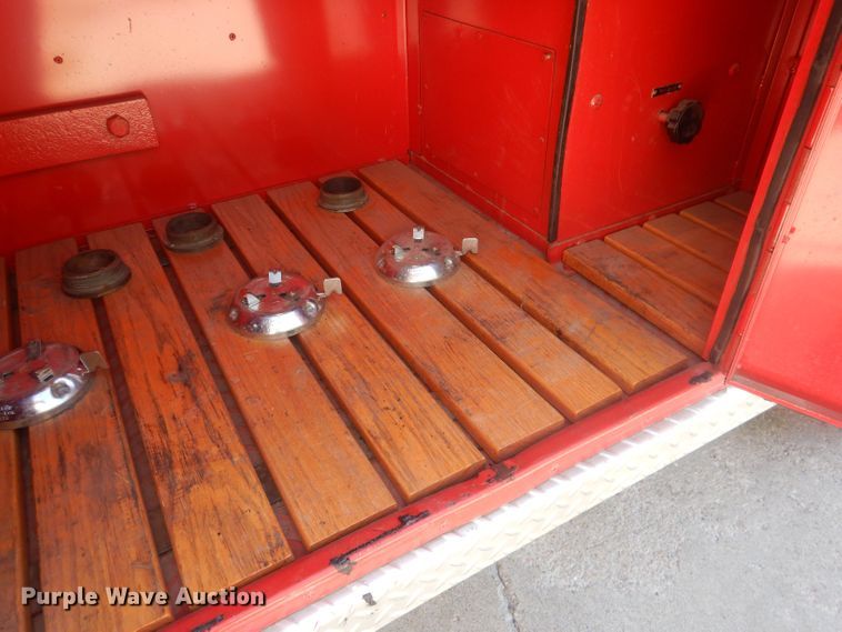 image for item HU9435 1972 International 1700  pumper fire truck