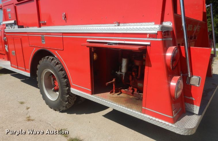 image for item HU9435 1972 International 1700  pumper fire truck